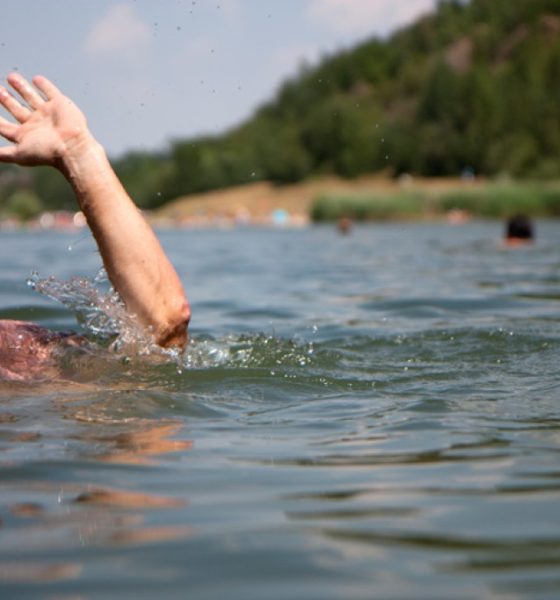 Două persoane s-au înecat în bazinele acvatice din țară