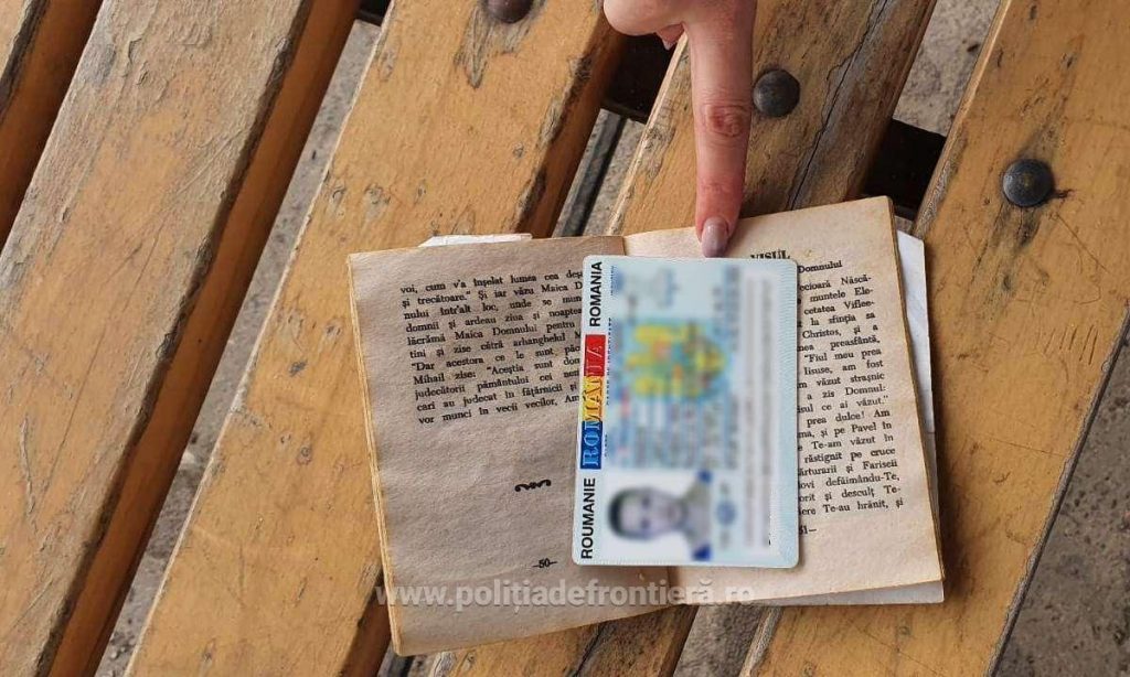 Funeral cast plot FOTO/ Document de identitate fals ascuns într-o carte de rugăciuni, găsit  în bagajul unei moldovence – Echipa 902